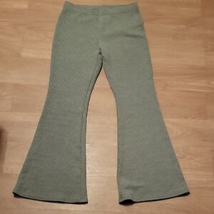 American Eagle Outfitters Womens Ribbed Flare Pants in Olive